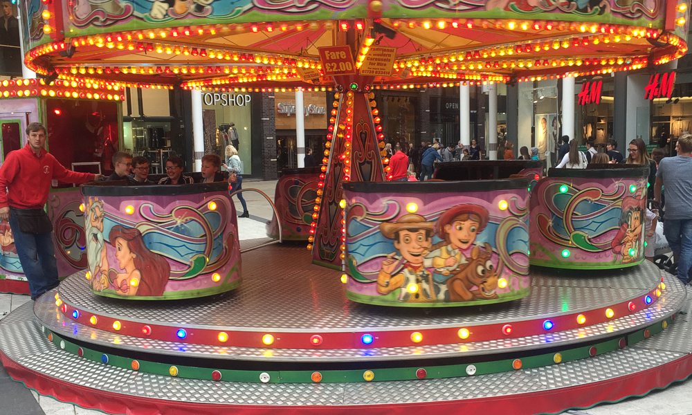 Traditional waltzer rides for hire